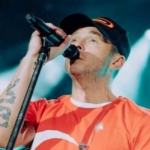 One Republic Turk Bayrakli Tshirtleriye Konser Verdi