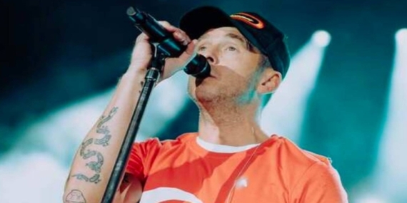 One Republic Türk Bayraklı Tshirtleriye Konser Verdi