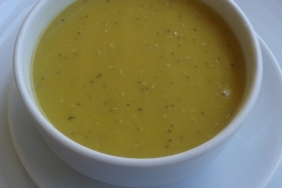 Kâsede mercimek çorbası