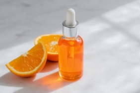 C vitamini serumu ve portakal dilimleri