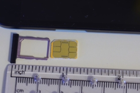 Nano SIM kart ve telefonun SIM tepsisi